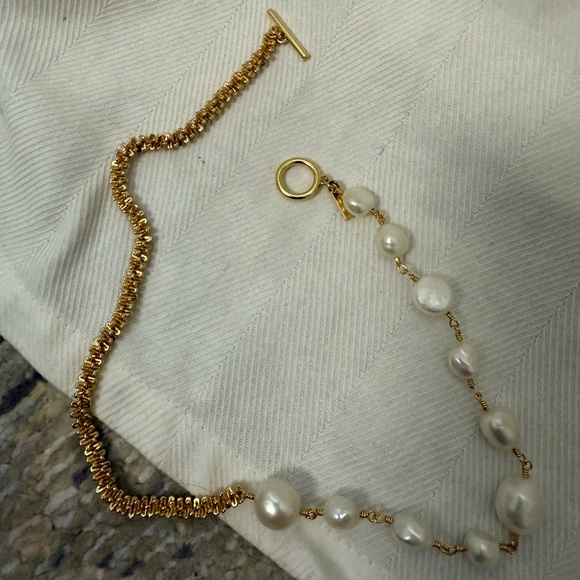 COS Elegant Gold and Pearl Necklace - Picture 5 of 7